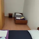 Strbic شقة *
